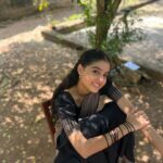 Anaswara Rajan Instagram - ചിന്തൂര പൊട്ടിട്ട് ഒരു പൊൻവള കൈയ്യിലണിഞ്ഞ് ചില്ലോലും പൂമ്പട്ടും മെയ്യിൽ ചാർത്തി…… 👗 @buttonaurbandhni 📷 @jijo.thomson