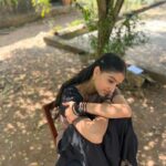 Anaswara Rajan Instagram - ചിന്തൂര പൊട്ടിട്ട് ഒരു പൊൻവള കൈയ്യിലണിഞ്ഞ് ചില്ലോലും പൂമ്പട്ടും മെയ്യിൽ ചാർത്തി…… 👗 @buttonaurbandhni 📷 @jijo.thomson
