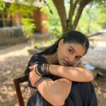 Anaswara Rajan Instagram - ചിന്തൂര പൊട്ടിട്ട് ഒരു പൊൻവള കൈയ്യിലണിഞ്ഞ് ചില്ലോലും പൂമ്പട്ടും മെയ്യിൽ ചാർത്തി…… 👗 @buttonaurbandhni 📷 @jijo.thomson