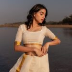 Anaswara Rajan Instagram - The divine feminine 🦢✨ Concept & camera: @a_isography MUA: @rizwan_themakeupboy CC: @jaankibridalcouture
