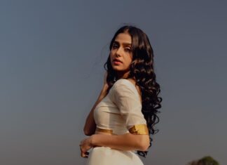 Anaswara Rajan Instagram - The divine feminine 🦢✨ Concept & camera: @a_isography MUA: @rizwan_themakeupboy CC: @jaankibridalcouture