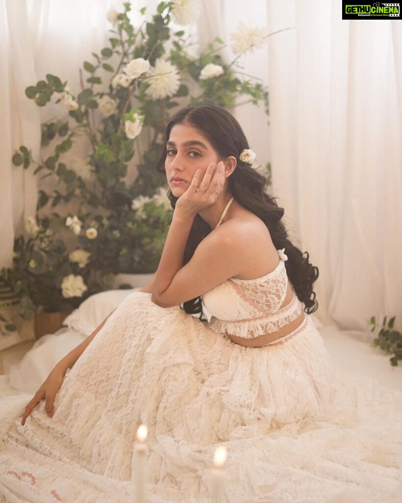Anaswara Rajan Instagram - 🦢 Photography: @yaami____ Mua&Hair: @rizwan_themakeupboy Costume&Styling: @ms__athira @natalee_boutique Decor: @__happy__events Location: @tinyturtle.media Assisted by: @___c__a__t__