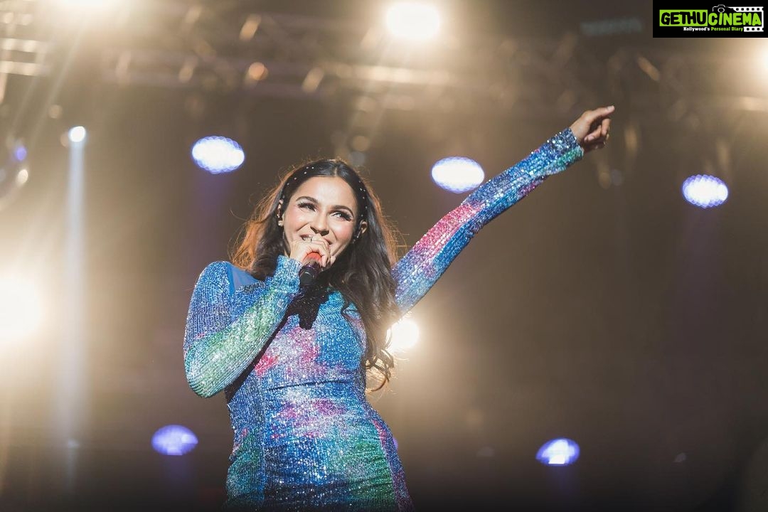Andrea Jeremiah Instagram - #kualalumpur β€οΈβπ₯β€οΈβπ₯β€οΈβπ₯ Humbled by your love as always π«Άπ«Άπ«Ά Thank you to everyone who made this show happenππ» My amazing band of boys @kebajer @tapassnaresh @kishorbeatz @bhuvanesh_keys @isaacdharmakumar @nikhilramtp @napier_naveen @srisan1213 Sound & lights team - @seanicphreak @nikhilvpai @charanbee @amrit_anomalie MUH @blushbeautybeyond πΈ @rp3825 Thank you @vetree.productions & all the sponsors ππ» Lots of love Malaysia & see ya soon πππ #thejeremiahproject #onstage #live #tamil #band #music #musician #malaysia #kl #vetreeproductions