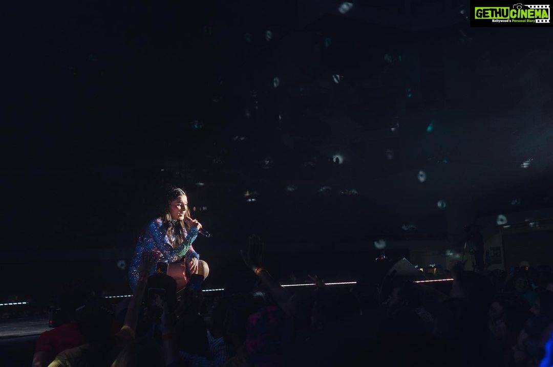 Andrea Jeremiah Instagram - #kualalumpur β€οΈβπ₯β€οΈβπ₯β€οΈβπ₯ Humbled by your love as always π«Άπ«Άπ«Ά Thank you to everyone who made this show happenππ» My amazing band of boys @kebajer @tapassnaresh @kishorbeatz @bhuvanesh_keys @isaacdharmakumar @nikhilramtp @napier_naveen @srisan1213 Sound & lights team - @seanicphreak @nikhilvpai @charanbee @amrit_anomalie MUH @blushbeautybeyond πΈ @rp3825 Thank you @vetree.productions & all the sponsors ππ» Lots of love Malaysia & see ya soon πππ #thejeremiahproject #onstage #live #tamil #band #music #musician #malaysia #kl #vetreeproductions