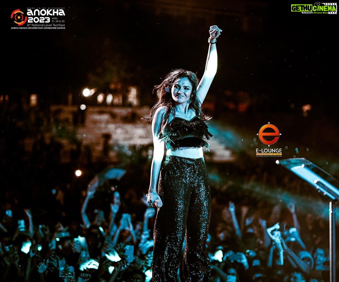 Andrea Jeremiah Instagram - @anokhatechfest what a night!!! U have my whole ❤️ Love & kisses to each & every one of you who danced in the rain last night❤️🔥❤️🔥❤️🔥 hope you had as much fun as we did 😘😘😘 #anokha2023 #amritacollege #coimbatore #thejeremiahproject #tamil #band #music #live #onstage