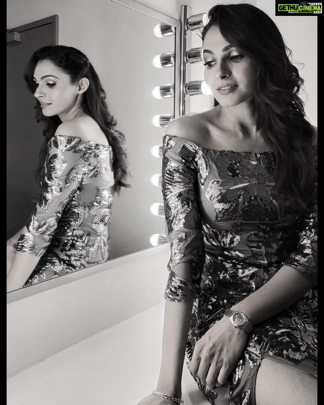 Andrea Jeremiah Instagram - #aboutlastnight ✨ Thank you Perth & @thiraiflicks for hosting us in your beautiful city❤️ can’t wait to be back 🥰🥰🥰 📸 @srisan1213 MUH @magdalene_lashmakeuphair #perth #wa #australia #thejeremiahproject #band #music #musician #onstage