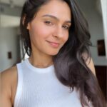 Andrea Jeremiah Instagram - Friday feels 🕊️