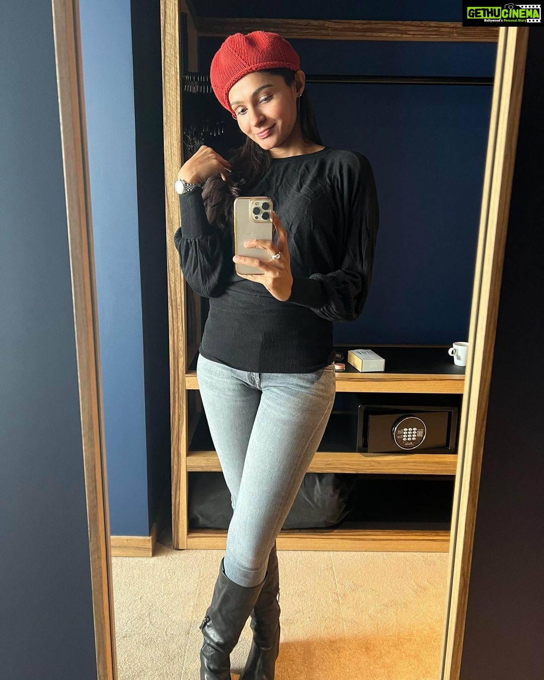 Andrea Jeremiah Instagram - Series of mirror selfies… which one do you like ???