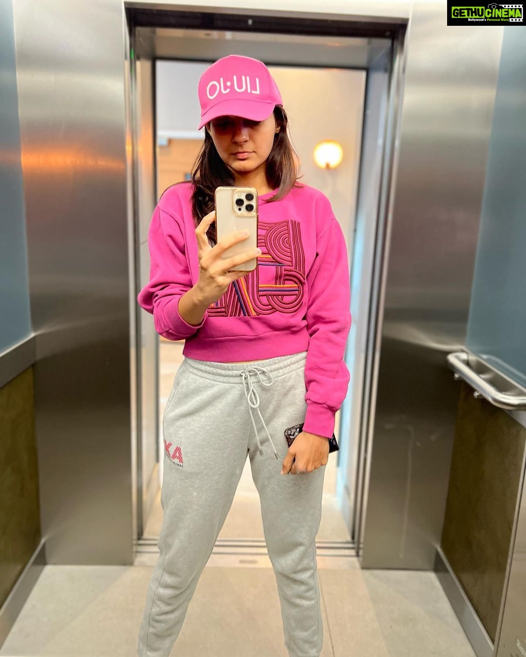 Andrea Jeremiah Instagram - Series of mirror selfies… which one do you like ???