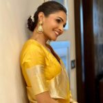 Andrea Jeremiah Instagram - Y’all asked for a saree pic 🌝 📸 @aadhavkannadhasan MUH @prakatwork #saree #sareelove #shotoniphone