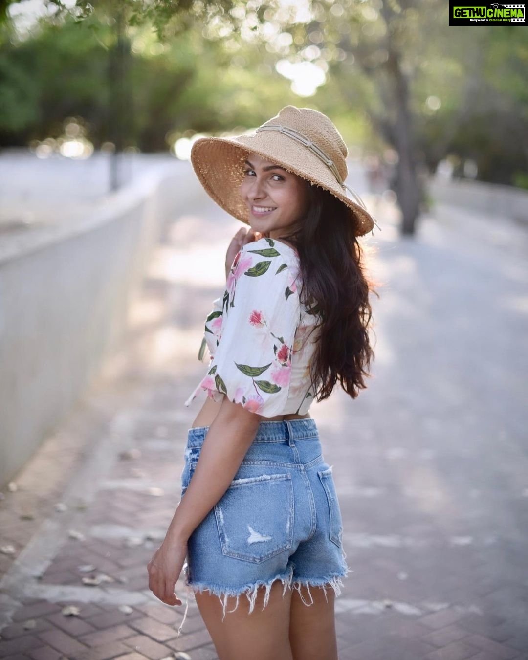 Andrea Jeremiah Instagram - Sunday vibes πΈβοΈπ