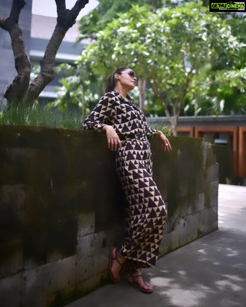 Andrea Jeremiah Instagram - Batik X Bali 😎😎😎 📸 @as_baliphotography #batik #batikmodern #bali #indonesia #solo #travel #gtholidays