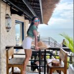 Andrea Jeremiah Instagram - 🤘🏼🌊☀️ @gtholidays.in #bali #indonesia #solo #travel #globetrotter #travelgram #singlefin #uluwatu #gtholidays #shotoniphone
