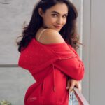 Andrea Jeremiah Instagram - lil red riding hood 🎈🎈🎈 📸 @prachuprashanth MUH @prakatwork @motwanikiara