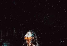 Andrea Jeremiah Instagram - “Her voice echoed through the rain, captivating the audience with every note. A true performer, she left us all in awe. Thank you for a magical night!” @eloungeindia @nobin_cyriac_thekkumkattil #andreajeremiah #live #ebysolickal #concertphotography #pics #ootd #behindwoods #bollywood #singer #actress #elounge