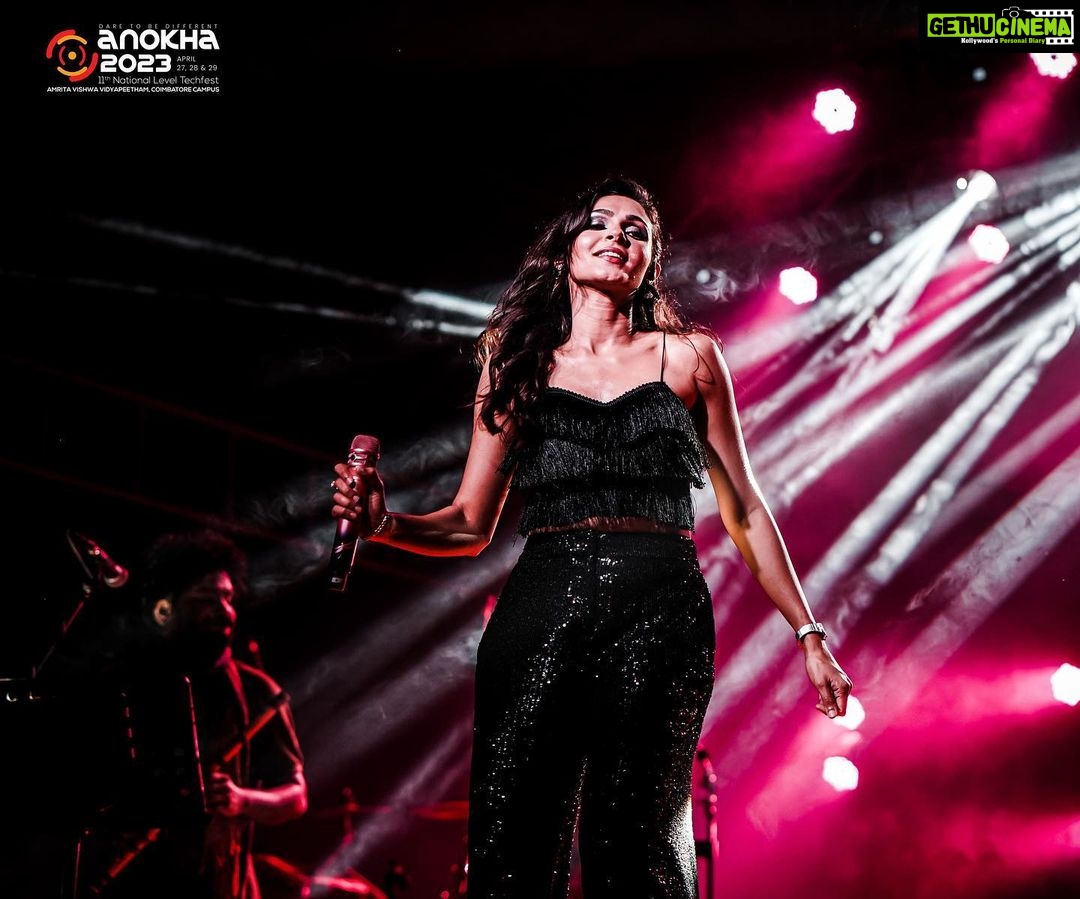 Andrea Jeremiah Instagram - @anokhatechfest what a night!!! U have my whole ❤️ Love & kisses to each & every one of you who danced in the rain last night❤️🔥❤️🔥❤️🔥 hope you had as much fun as we did 😘😘😘 #anokha2023 #amritacollege #coimbatore #thejeremiahproject #tamil #band #music #live #onstage