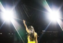 Andrea Jeremiah Instagram - Salem 💚💚💚 We partied hard 💥💥💥 Thank you for being an amazing audience & staying patient through our technical difficulties… lots of love to each & every one of you 😘😘😘 📸 @rp3825 MUH @scarlet_makeup_artisty #thejeremiahproject #live #tamil #music #band #onstage #salem #andreajeremiah #andrea
