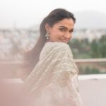 Andrea Jeremiah Instagram - Hello Salem 🙋🏻‍♀️ Are you ready to party with me tomorrow ?💃🏻💃🏻💃🏻 📸 @rp3825 MUH @scarlet_makeup_artisty #thejeremiahproject #salem #tamil #music #band #live #onstage #andreajeremiah