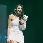 Andrea Jeremiah Instagram – Thank you Singapore 🤍 hope to be back soon 💋 
 

📸 @rp3825 
MUH @blushbeautybeyond 

#thejeremiahproject #tamil #music #band #onstage #live #singapore #andreajeremiah