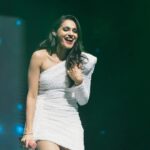 Andrea Jeremiah Instagram - Thank you Singapore 🤍 hope to be back soon 💋 📸 @rp3825 MUH @blushbeautybeyond #thejeremiahproject #tamil #music #band #onstage #live #singapore #andreajeremiah