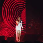 Andrea Jeremiah Instagram - Thank you Singapore 🤍 hope to be back soon 💋 📸 @rp3825 MUH @blushbeautybeyond #thejeremiahproject #tamil #music #band #onstage #live #singapore #andreajeremiah
