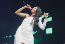 Andrea Jeremiah Instagram - Thank you Singapore 🤍 hope to be back soon 💋 📸 @rp3825 MUH @blushbeautybeyond #thejeremiahproject #tamil #music #band #onstage #live #singapore #andreajeremiah