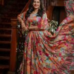 Angana Roy Instagram - Shoot for @bartaman_sukhigrihokon 🌻 #photoshoot #mondaypost #fashionshoot #colourful #lookoftheday #lehengalove #august #monsoonseason #lovefromA #anganaroy