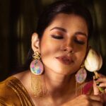 Angana Roy Instagram - Thursday glitter #reelsindia #thursdayvibes #thursday #reeloftheday #reelsinstagram #indianwear #sareelover #fashionshoot #yellowsaree #songoftheday #lovefromA #vintagelove