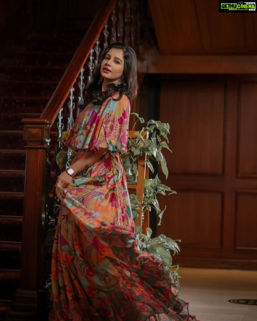 Angana Roy Instagram - Shoot for @bartaman_sukhigrihokon 🌻 #photoshoot #mondaypost #fashionshoot #colourful #lookoftheday #lehengalove #august #monsoonseason #lovefromA #anganaroy