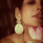 Angana Roy Instagram – Yours truly
.
.
.
.
.
.

#reelsindia #reeloftheday #traditional #fashionshoot #sareeshoot #reelsinstagram #designerwear #endjuly #songoftheday #mondaymood #rainyday #lovefromA #anganaroy