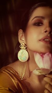 Angana Roy Instagram - Yours truly . . . . . . #reelsindia #reeloftheday #traditional #fashionshoot #sareeshoot #reelsinstagram #designerwear #endjuly #songoftheday #mondaymood #rainyday #lovefromA #anganaroy