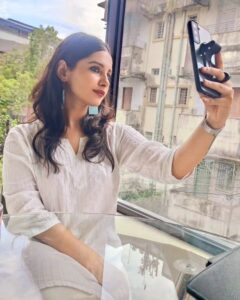 Angana Roy Instagram - Keeping it simple in white today! Rainy day musings #white #whiteoutfit #rainyday #kolkatagram #kolkatarain #pictureoftheday #monsoonseason #musings #lovefromA #candid #igdaily #thursday #thursdaystyle