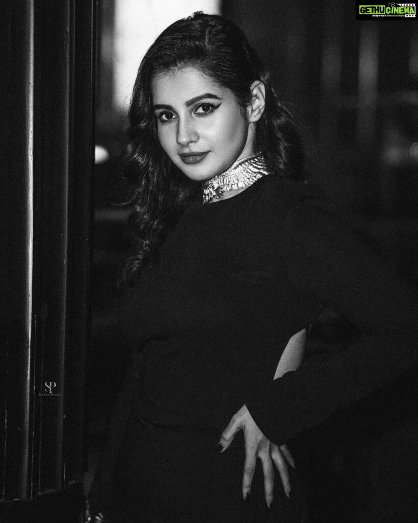 Angana Roy Instagram - Let's meet for the first time again, you say hello and I say ____ Styled by @hittingfashion Makeup and hair by @sumitdas1095 Photographed by @sahil_paswan_2646_ #sunday #blackandwhite #bnwsouls #blacklove #retroaesthetic #retroglam #eyemakeup #lookoftheday #postoftheday #sundayvibes #monochrome #lovefromA