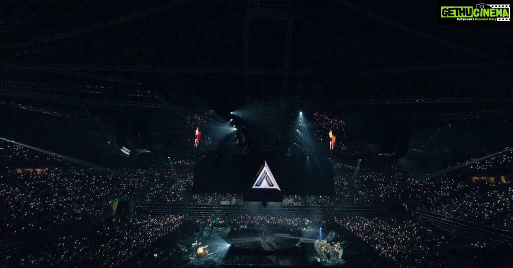 Anirudh Ravichander Instagram - Singapore was LIT 😍 What a vibe, what energy and unconditional love 🙏🏻❤️