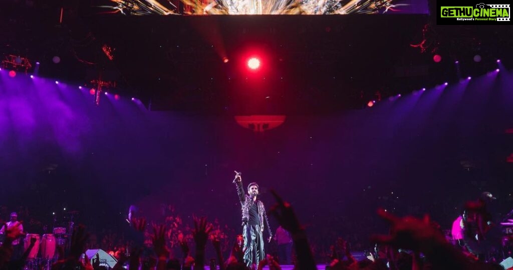 Anirudh Ravichander Instagram - Oakland, what power and energy to seal the USA tour 🙏🏻💥 Thank you @rp3825 for making us relive the whole tour through your lens 🤗 Oakland Arena