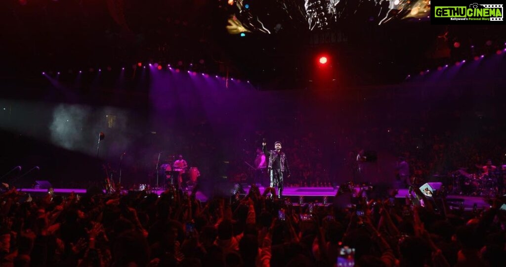 Anirudh Ravichander Instagram - Oakland, what power and energy to seal the USA tour 🙏🏻💥 Thank you @rp3825 for making us relive the whole tour through your lens 🤗 Oakland Arena