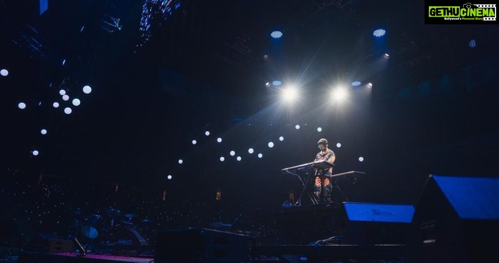 Anirudh Ravichander Instagram - Oakland, what power and energy to seal the USA tour 🙏🏻💥 Thank you @rp3825 for making us relive the whole tour through your lens 🤗 Oakland Arena