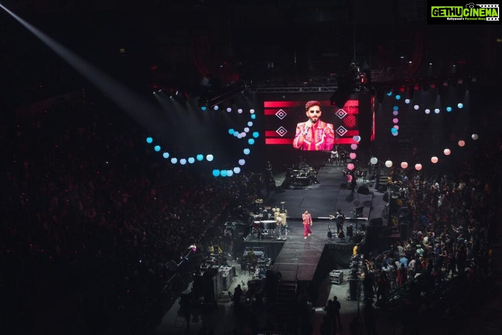 Anirudh Ravichander Instagram - Seattle rage 🔥🙏🏻 Angel Of The Winds Arena