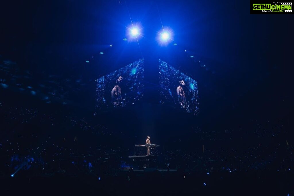 Anirudh Ravichander Instagram - Seattle rage 🔥🙏🏻 Angel Of The Winds Arena