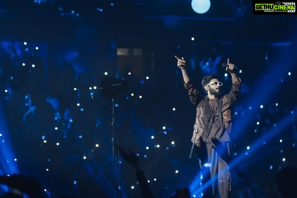 Anirudh Ravichander Instagram - Seattle rage 🔥🙏🏻 Angel Of The Winds Arena