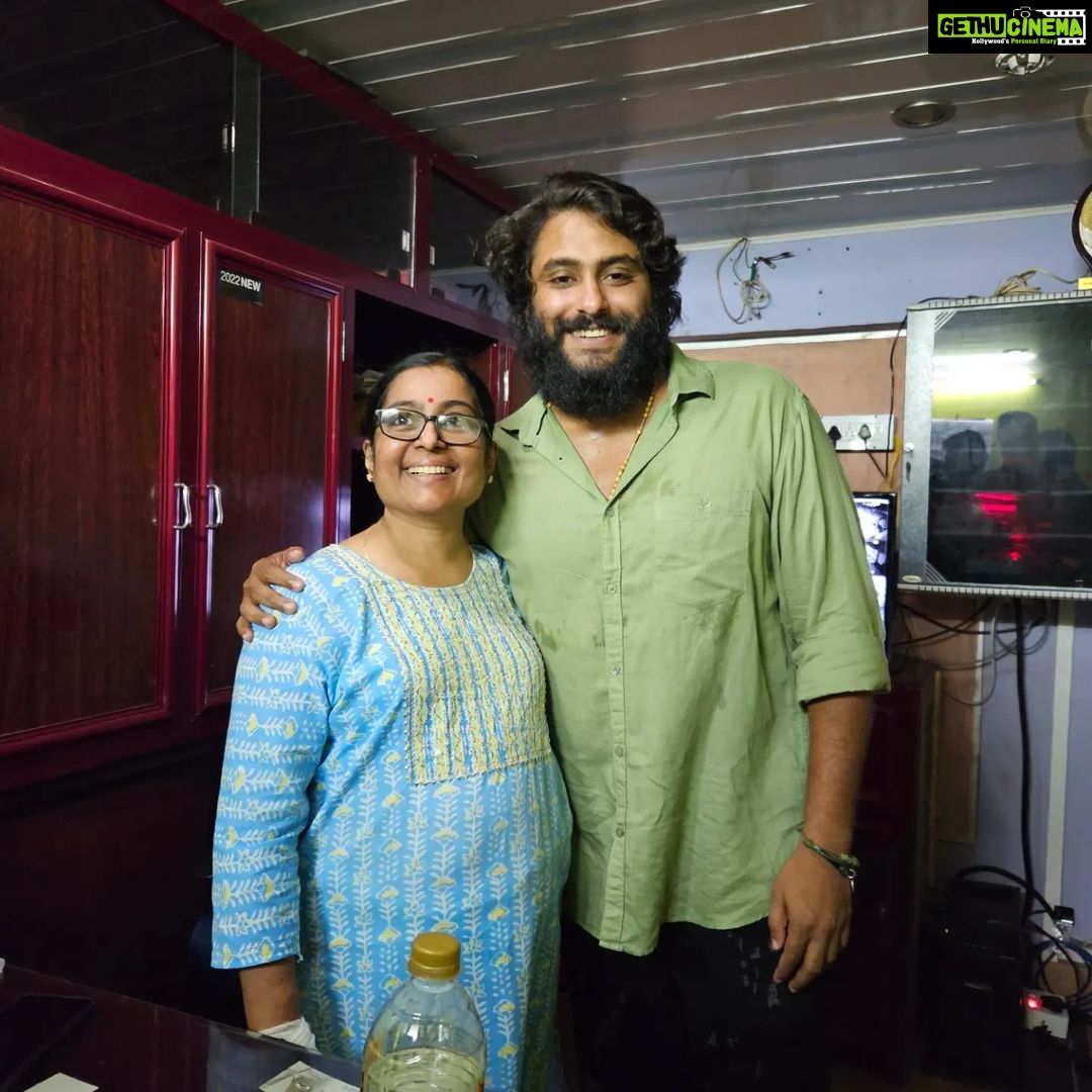 Antony Varghese Instagram - ഗിരിജാ തീയേറ്ററിൽ ഗിരിജ ചേച്ചിക്കും നമ്മടെ സ്വന്തം സുഹൃത്തുക്കൾക്കും ഒപ്പം