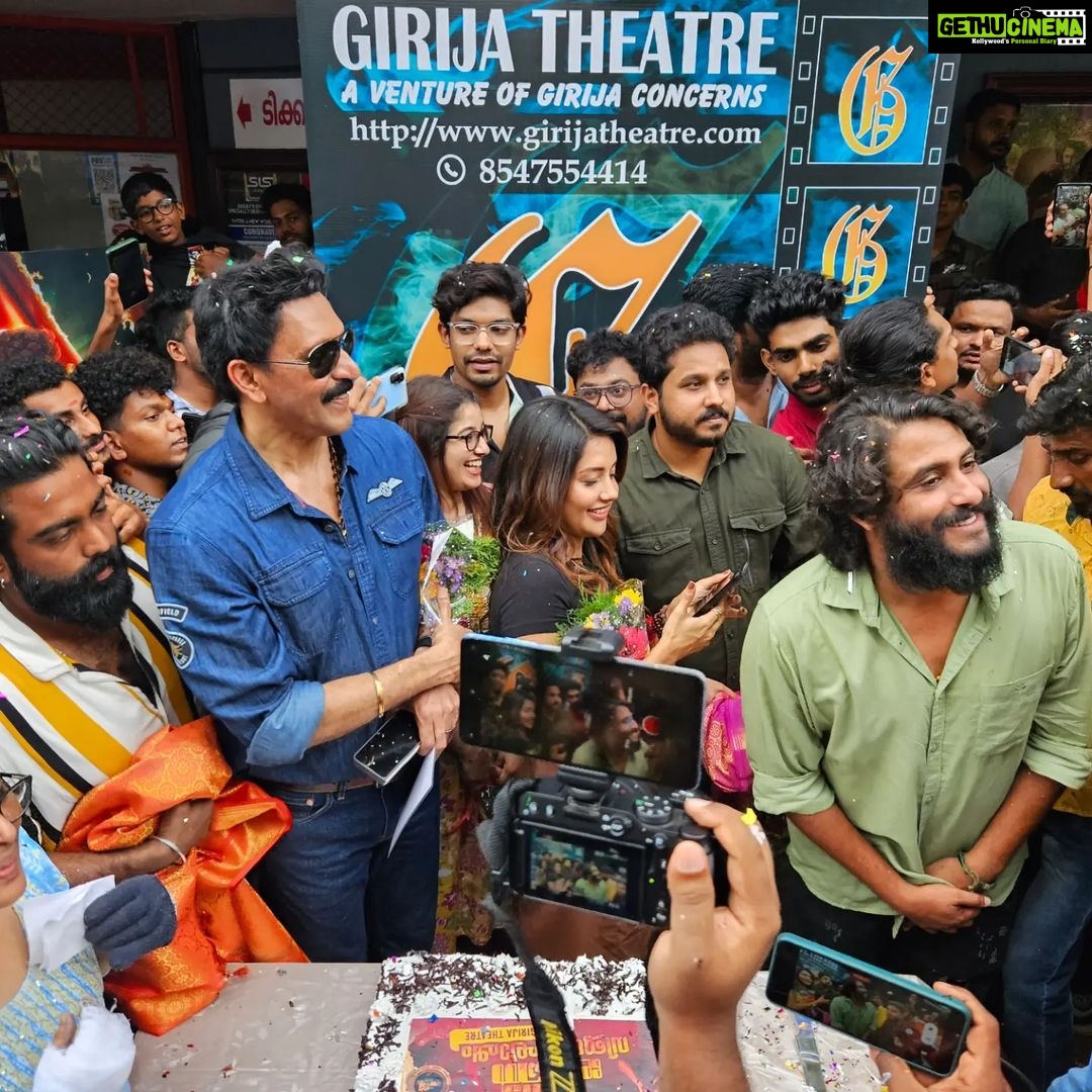 Antony Varghese Instagram - ഗിരിജാ തീയേറ്ററിൽ ഗിരിജ ചേച്ചിക്കും നമ്മടെ സ്വന്തം സുഹൃത്തുക്കൾക്കും ഒപ്പം