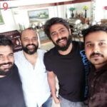 Antony Varghese Instagram - 2019 ല്‍ ആണ് നഹാസും ബഡിയും കഥ പറയാന്‍ ആദ്യം വരുന്നത് , കുറെ നാളത്തെ ചര്‍ച്ചകള്‍ക്കു ശേഷം ഞങ്ങള്‍ സിനിമ ചെയ്യാന്‍ തീരുമാനിക്കുന്നു . ' ആരവം ' അവിടെ തുടങ്ങുന്നു . മാര്‍ച്ച്‌ ആദ്യആഴ്ച പടം തുടങ്ങി ഏകദേശം 8 ദിവസത്തിന് ശേഷം കോവിഡ് കാരണം നമ്മള്‍ ഷൂട്ട്‌ നിര്‍ത്തുന്നത് . ആരവം ഒരുപാട് ആര്‍ട്ടിസ്റ്റ്കള്‍ ഉള്ള പടം ആയിരുന്നു കൊറോണ കഴിഞ്ഞും കുറെ നിയന്ത്രണങ്ങള്‍ ഉള്ള കാരണം പിന്നെയും വൈകി അതിനു ശേഷം പല കാരണങ്ങള്‍ കാരണം അത് നടന്നില്ല ... അപ്പോഴും പല കഥകളക്കായി നഹാസ് നോക്കുന്നുണ്ടായിരുന്നു . ഒന്നും ശരിയാകുന്നില്ല , അങ്ങനെയാണ് 2 ഷോര്‍ട്ട് ഫിലിംസ് ചെയ്യുന്നത് . ആദ്യത്തെ ഷോര്‍ട്ട് ഫിലിം ഇറങ്ങുന്ന സമയം അവനെക്കാള്‍ കൂടുതല്‍ ടെന്‍ഷന്‍ നമ്മള്‍ക്ക് ആര്‍ന്നു പക്ഷെ രണ്ടും ഹിറ്റ് പ്രതീക്ഷിച്ചതിലും മുകളില്‍ ഒരുപാടു നല്ല അഭിപ്രായങ്ങള്‍ , വീണ്ടും സിനിമയുടെ അവസരങ്ങള്‍ വന്നു തുടങ്ങുന്നു . ഒരു ദിവസം നഹാസ് പിന്നെയും വന്നു ഇത്തവണ ഒരു കഥമാത്രം ഒള്ളു സ്ക്രിപ്റ്റ് കഴിഞ്ഞിട്ടില്ല കഥ കേൾക്കുന്നതിനു മുന്നേ പറഞ്ഞു നമ്മൾ ഈ പടം ചെയ്യും.. അതു നഹാസിനോടുള്ള വിശ്വാസം മാത്രമല്ല ഒരു കടമകൂടിയായിരുന്നു പടത്തിന്റെ പേരാണ് പിന്നെ ആദ്യം പറയുന്നത് RDX . നിര്‍മ്മാതാവ് ആയി സോഫിയ ചേച്ചിയും. മിന്നൽമുരളി കഴിഞ്ഞു വീക്കെന്റിന്റെ അടുത്ത പടം.നമ്മൾഡബിൾ ഓക്കേ. അങ്ങനെയാണ് ഡോണി യുടെ യാത്ര തുടങ്ങുന്നത് . പിന്നീട് ഷൈന്‍ ബ്രോയും നീരജ് ഭായിയും എത്തി അങ്ങനെ RDX ആയി. ആദ്യം ഷൂട്ട്‌ തീരുമാനിച്ചത് കഴിഞ്ഞ വര്ഷം സെപ്റ്റംബര്‍ ആയിരുന്നു എല്ലാം റെഡിയായി ഫുള്‍ ടീം സെറ്റ് ഷൂട്ട്‌ തുടങ്ങുന്നതിനു 2 ദിവസം മുന്പ് എന്‍റെ കൈക്ക് പരുക്ക് പറ്റുന്നത് . ഷൂട്ട്‌ മുടങ്ങി ഒരുപാട് ഫൈറ്റ് ഉള്ള സിനിമയാണ് കൈ ശരിയാവാതെ ഒന്നും നടക്കില്ല ഡോക്ടര്‍ ആണേല്‍ 3 മാസം റെസ്റ്റും പറഞ്ഞിരിക്കുന്നു. ഒരു സിനിമ കൊറോണ കാരണം മുടങ്ങി അടുത്ത സിനിമ തുടങ്ങാന്‍ പോയപ്പോള്‍ ദാ ഇങ്ങനയും നഹസ്സിന്റെ അവസ്ഥ കണ്ടിട്ട് ഞാന്‍ അവനോടു പറഞ്ഞു നീ ഡോണി വേറെ ആരെയെങ്കിലും വച്ച് ചെയ്തോളൂ എനിക്ക് കുഴപ്പം ഇല്ലാ എന്ന് , കാരണം ഒരുപാട് പേരുടെ ഡേറ്റ് വേണ്ട സിനിമയാണ് ഷൂട്ട്‌ മാറ്റിയാല്‍ എല്ലാം കൊളമാകും പക്ഷെ നഹാസ്സും സോഫിയ ചേച്ചിയും പറഞ്ഞു നമ്മള്‍ ഈ പടം ചെയ്യും ഒരുമിച്ചു അതിപ്പോ 3 അല്ല 4 മാസം കഴിഞ്ഞാലും , ബാക്കി എല്ലാവരും ഒരുപാട് ശ്രമിച്ചു അവരുടെ ഡേറ്റ് ഡിസംബര്‍ സമയം ആക്കി . അതില്‍ ഒരുപാടു നന്ദിയുണ്ട് എല്ലാവരോടും.. അങ്ങനെ എല്ലാ പ്രതിസന്ധികളും തരണം ചെയ്ത് ഞങ്ങളുടെ സിനിമ നഹാസ്സിന്റെ സിനിമ ഈ 25 നു എത്തുകയാണ് , നിങ്ങള്‍ എല്ലാവരുടെയും മുന്നിലേക്ക്.... കൂടുതല്‍ ഒന്നും പറയുന്നില്ല ബ്രോ നന്ദി ഒരുപാട് നന്ദി..