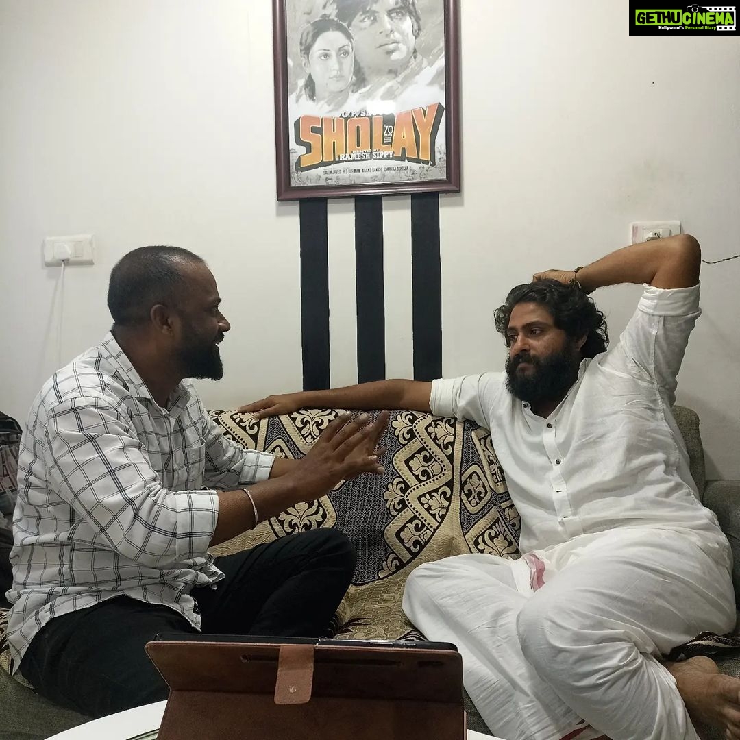 Antony Varghese Instagram - അപ്പോൾ എങ്ങനാ തുടങ്ങല്ലേ.... കരയിലെ അടി ഇടിക്കു ശേഷം നമ്മൾക്ക് ഇനി കടലിൽ പിടിക്കാം.. അല്ലെ സോഫിയ ചേച്ചി 😁