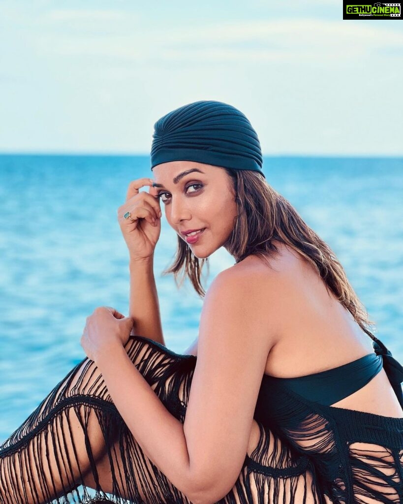 Anupriya Goenka Instagram - 🖤 Wearing @labeld @dimpleshroffofficial you have my heart! Pics by @chunkymathew - thank you for being so gracious @wmaldives @sarvesh_shashi #sea #holiday #look #fyp