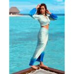 Anupriya Goenka Instagram - Meet me where the sky touches the sea.. Jenifer Donnelly Pic courtesy @sarvesh_shashi At @wmaldives Wearing @chhavviaggarwalofficial PR @sonyashaikh Styled by @yasminqurash #maldives #sea #monday #holiday
