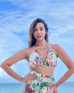 Anupriya Goenka Instagram - When a picture reminds you of how blue the sky was.. 
blue and serene was the water..
How many colors were on you..
And breathing joy was all that mattered.. 

And you look outside the window and realise.. it’s all there, just different.. but there, in and out. 

📷 @chunkymathew ❤️