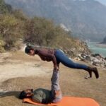 Anupriya Goenka Instagram - This video is a testament that, just as you feel nervous, scared to fall, done or even sure that you have reached your limit.. it’s exactly the time to take deep breaths and push yourself more and carry on and that’s when you would be surprised to find newer milestones.. life/universe always rewards strength, hard work and good intentions.. of course there is nothing like having fun along the way, while at it 😅 Always look for people like @hit_yoga and @healingwithshri who would constantly believe in you and push you to try a little more.. who’d make you experience newer versions of you and who you can trouble all the time. 🤣 Major missing ☺️☺️ Created by @bluebuzz.in #yoga #aeroyoga #new #experince #firsttime #rishikesh #mountains #strength