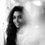 Anupriya Goenka Instagram - धुंधला है, पर निखर रहा है मेरा अस्तित्व सवर रहा है …. @stormshivajisen #reflections #musings #selflove
