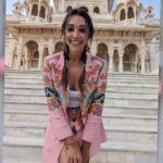 Anupriya Goenka Instagram - Just get up, put some music, jiggle and smile.. n think about what to do next.. but have fun, while you are at it! 🤗🤗 Wearing @_shrutisancheti #jodhpur Created by @bluebuzz.in #jodhpur #rajasthan #travel #soul #peace #fun